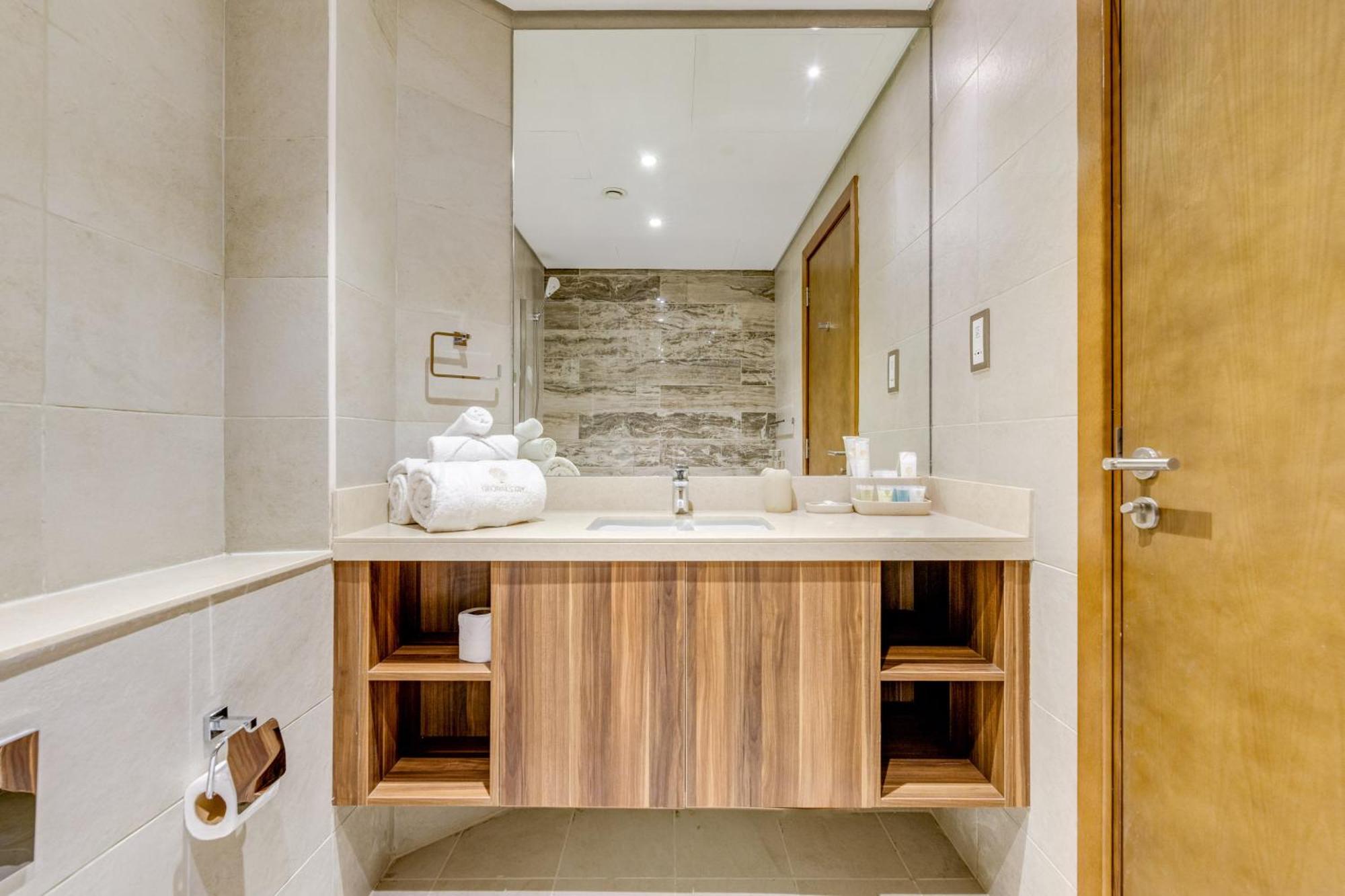 Luxury Azizi Mina Beachfront Apartments Dubai Exterior photo